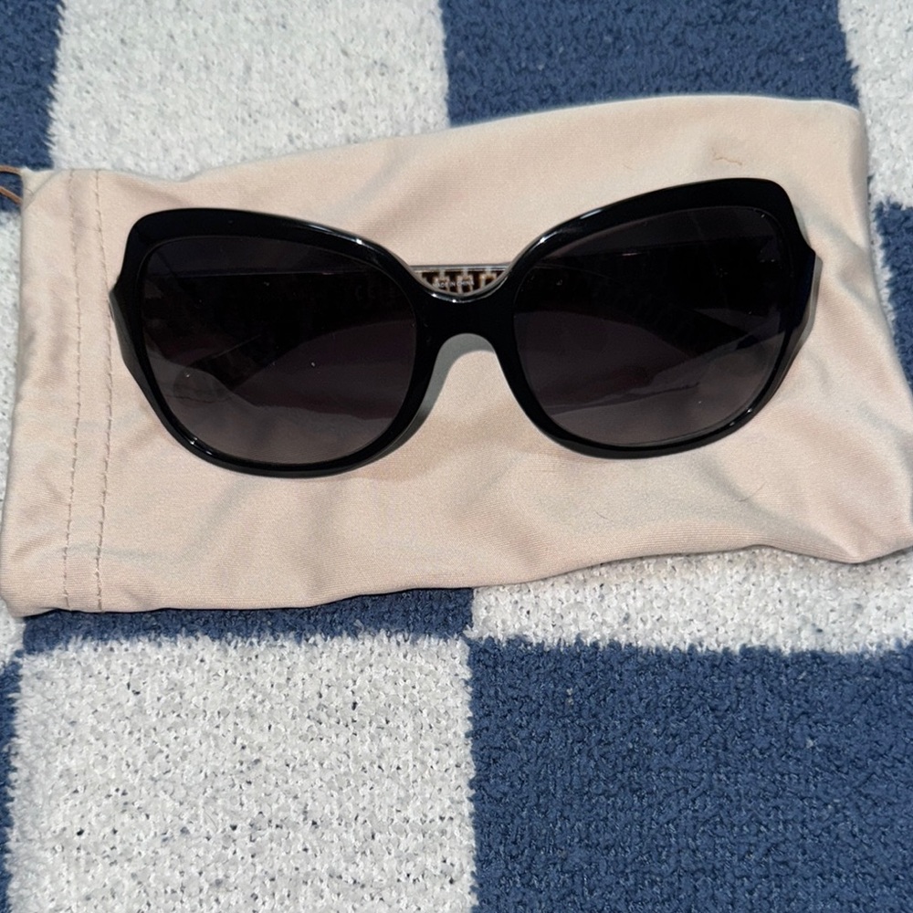 NWOT! Never WORN! Tory Burch Sunnies, Black.